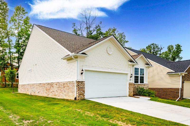 2801 Dillon Dr - Photo 3 of 50