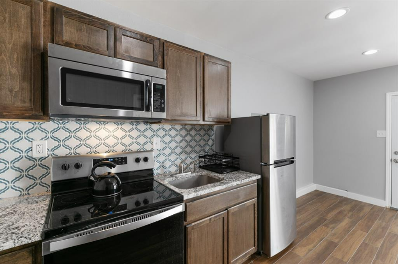 8814 Pine Forest Dr - Photo 3 of 4
