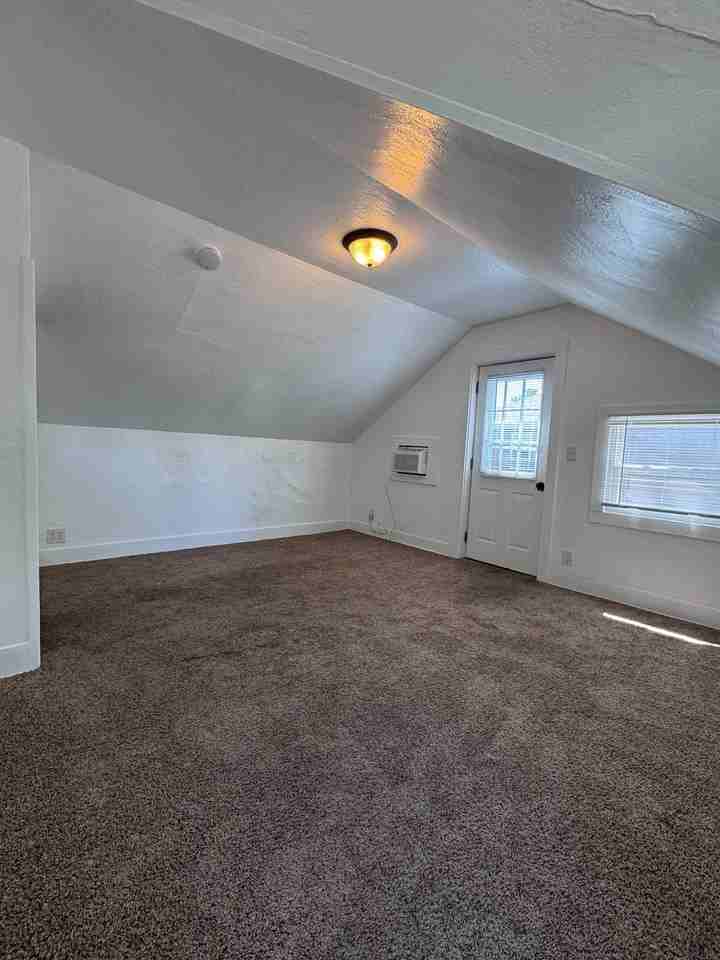 712 1/2 Church St - Photo 4 of 17