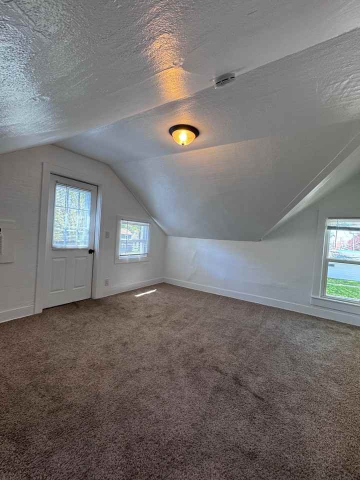 712 1/2 Church St - Photo 5 of 17