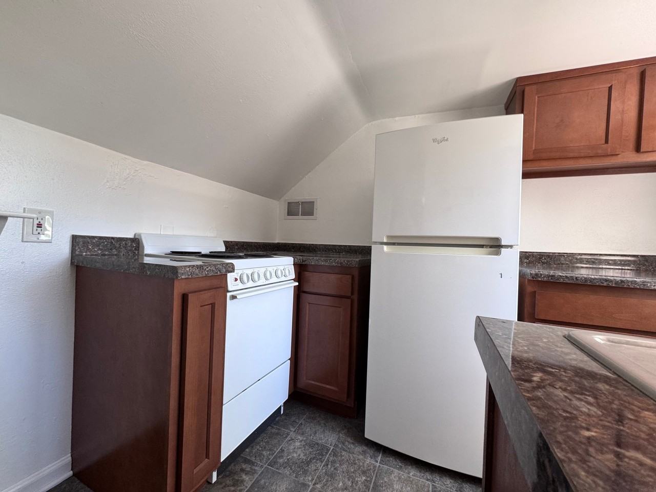 712 1/2 Church St - Photo 6 of 17