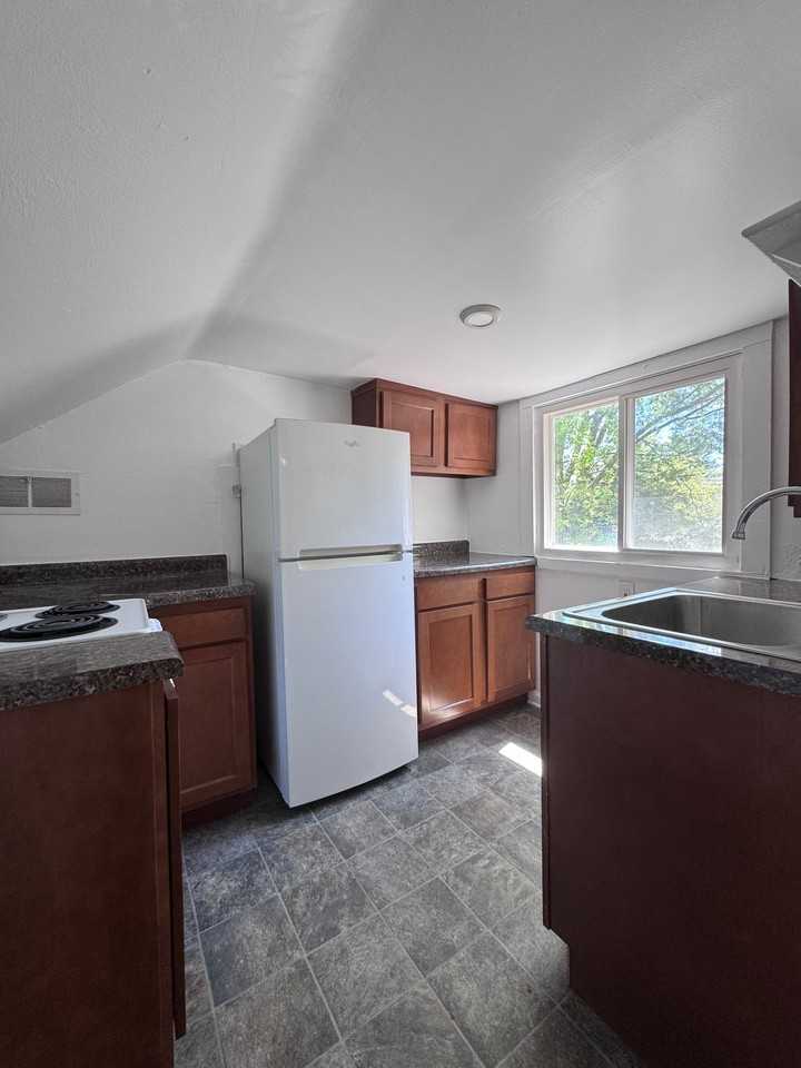 712 1/2 Church St - Photo 7 of 17