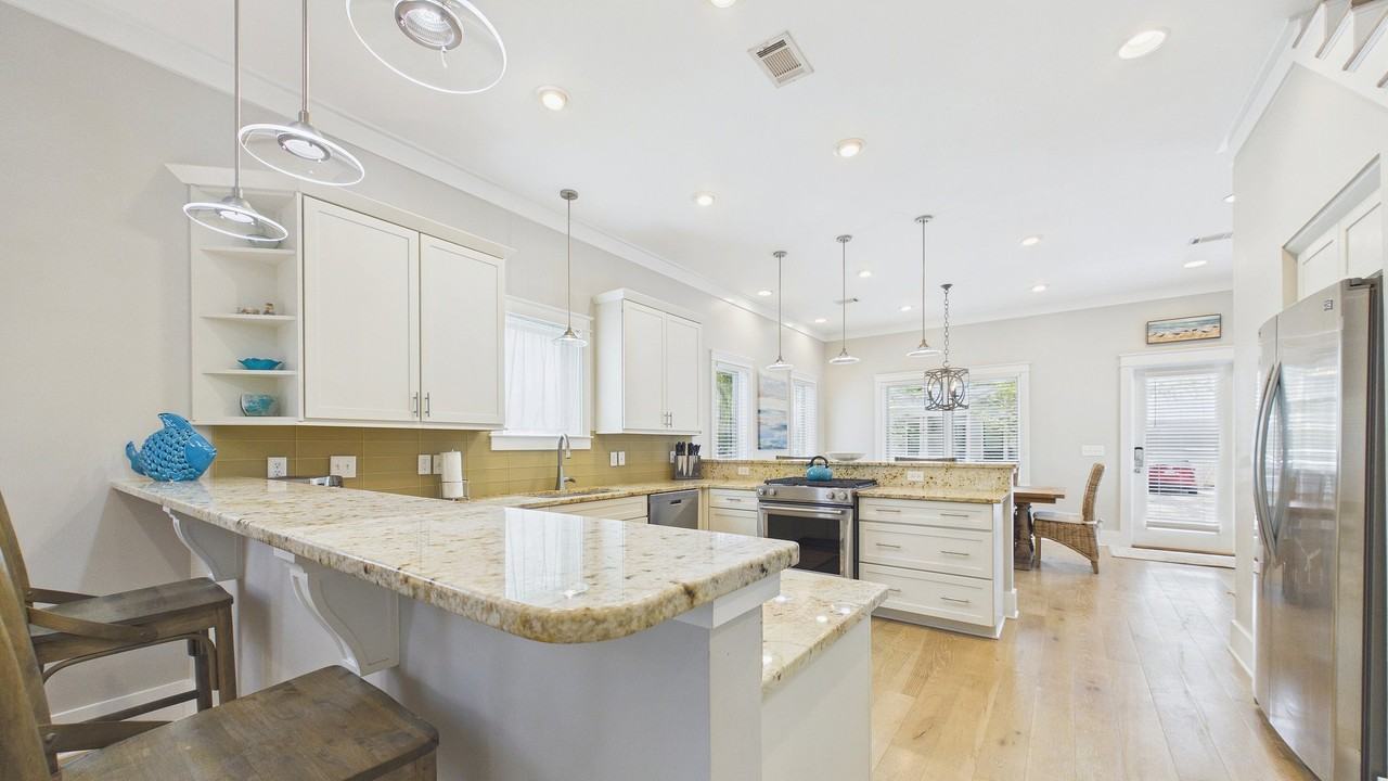 74 Greenway Park Ave - Photo 5 of 39