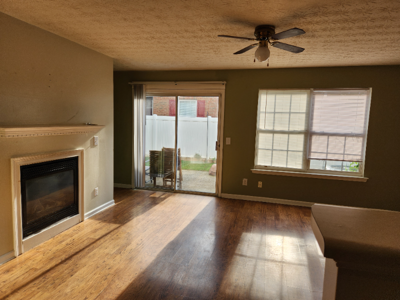 579 W Oaks Dr - Photo 3 of 12