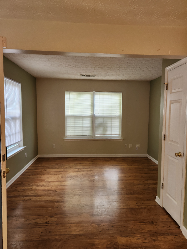 579 W Oaks Dr - Photo 6 of 12