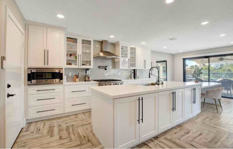 2637 Seashore Dr - Photo 2 of 4