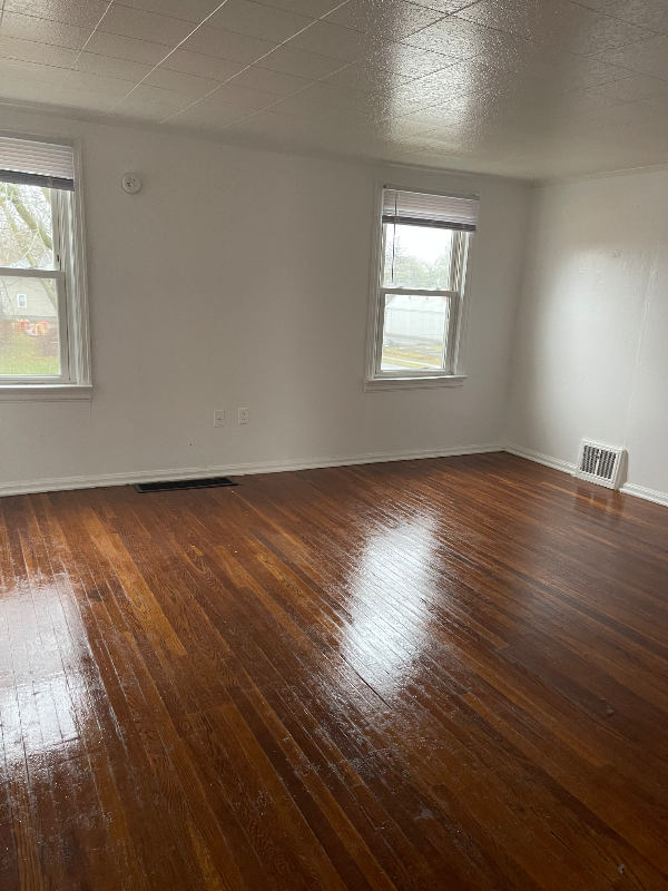 418 W Rudisill Blvd #2 - Photo 2 of 15