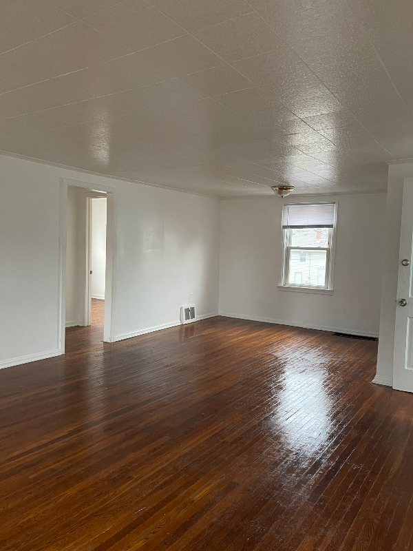 418 W Rudisill Blvd #2 - Photo 3 of 15