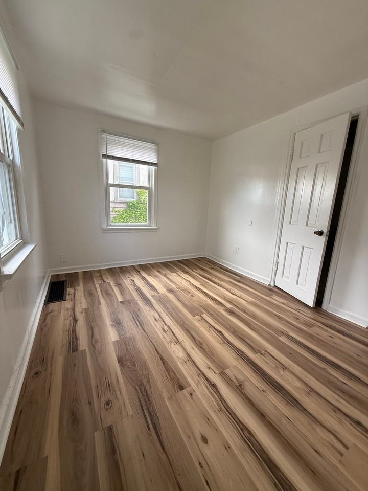 418 W Rudisill Blvd #2 - Photo 7 of 15