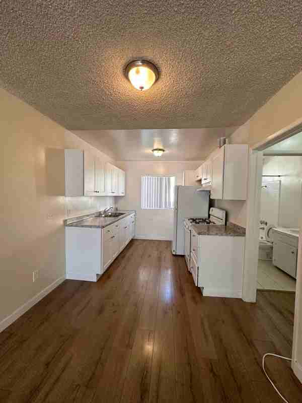 8100 Owensmouth Ave #7 - Photo 3 of 30