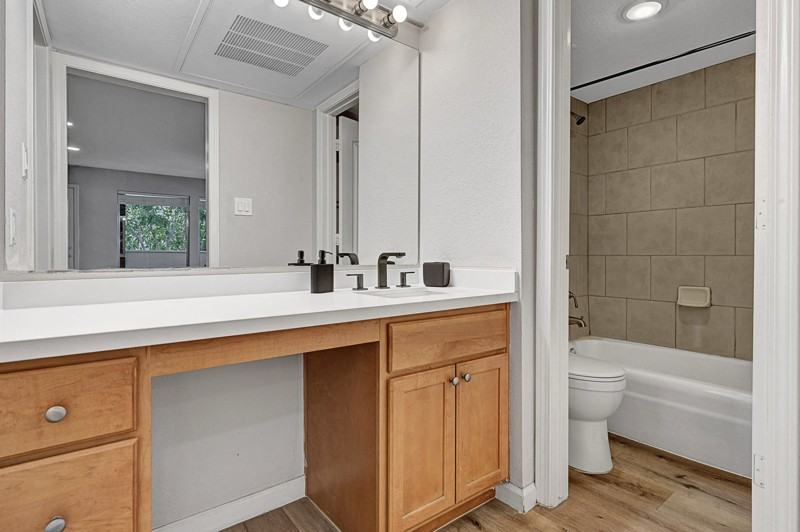740 Oakmont Ave - Photo 4 of 7