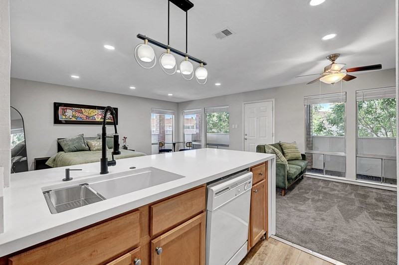 740 Oakmont Ave - Photo 5 of 7