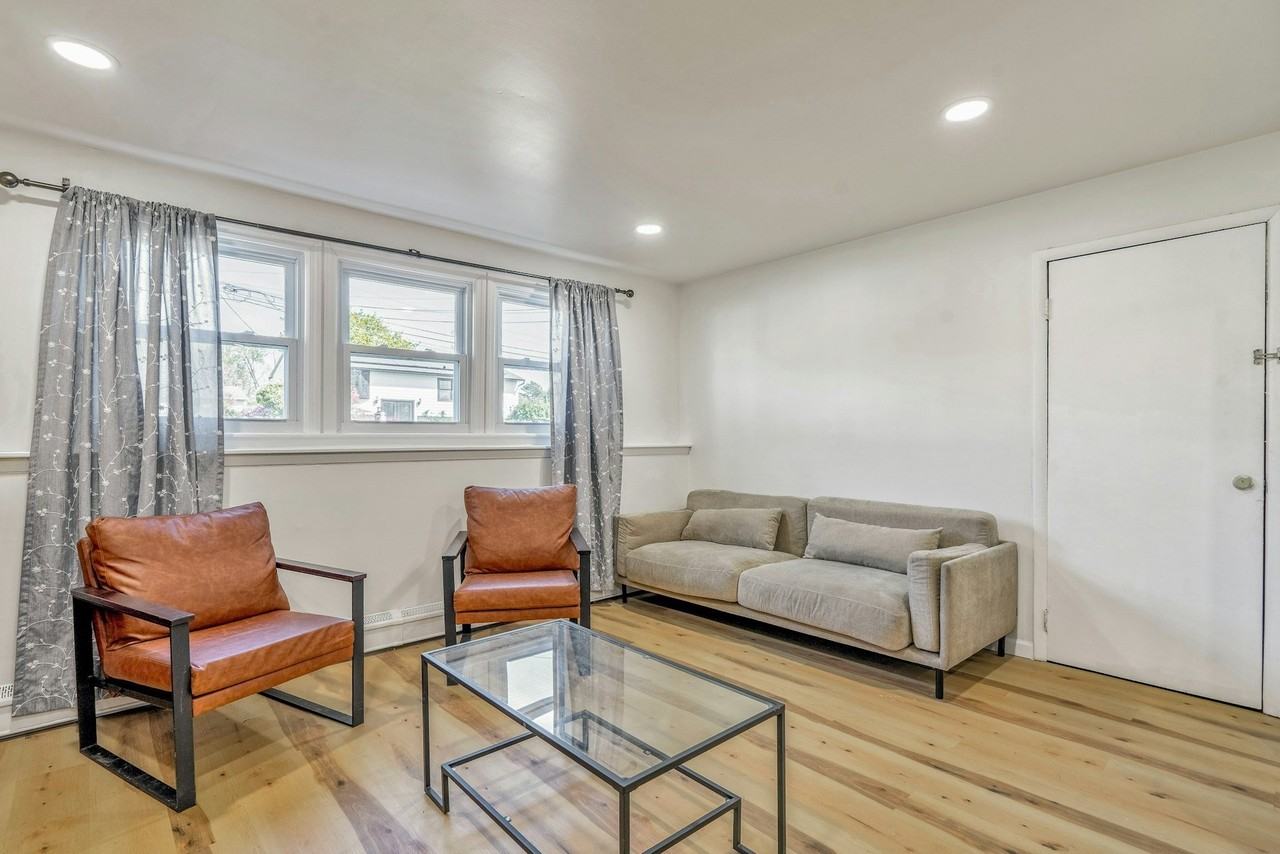 62 Washington St E - Photo 2 of 16