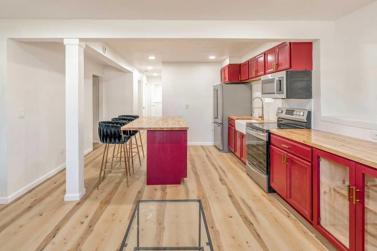 62 Washington St E - Photo 5 of 16