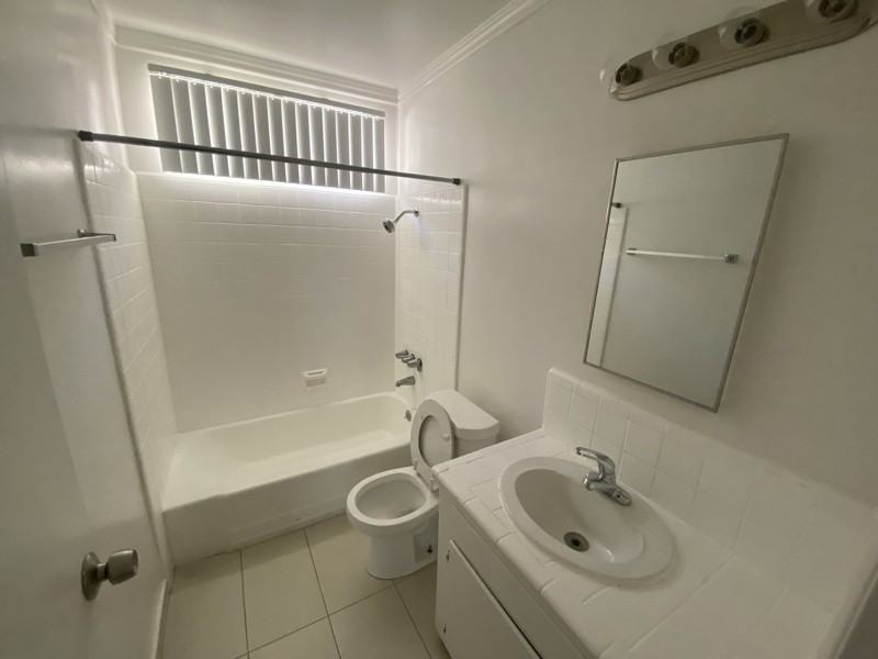 8200 Owensmouth Ave #5 - Photo 5 of 42