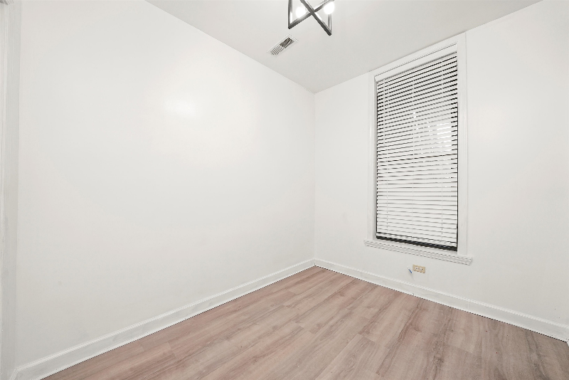 911 S Loomis St #1 - Photo 7 of 19