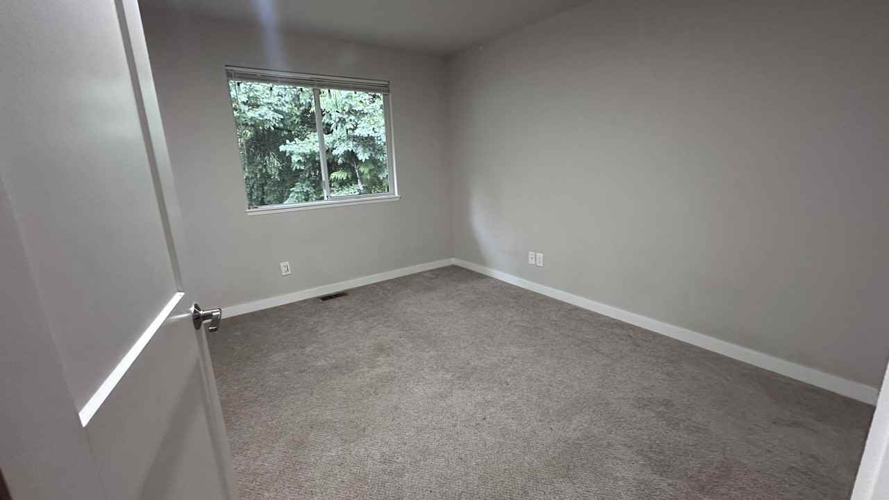 7003 151st Ave Ne - Photo 3 of 17