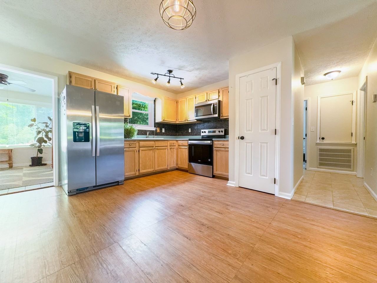 313 Bountiful Ln - Photo 5 of 17