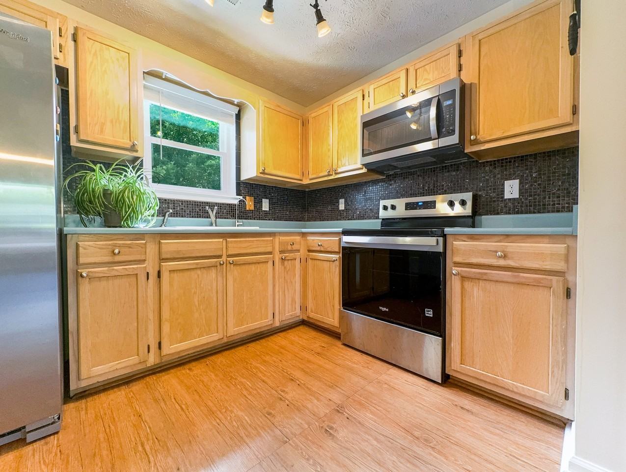 313 Bountiful Ln - Photo 6 of 17