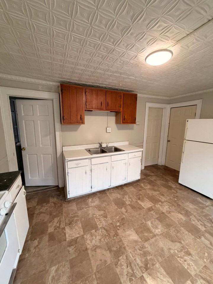410 Chemung St #1 - Photo 4 of 7