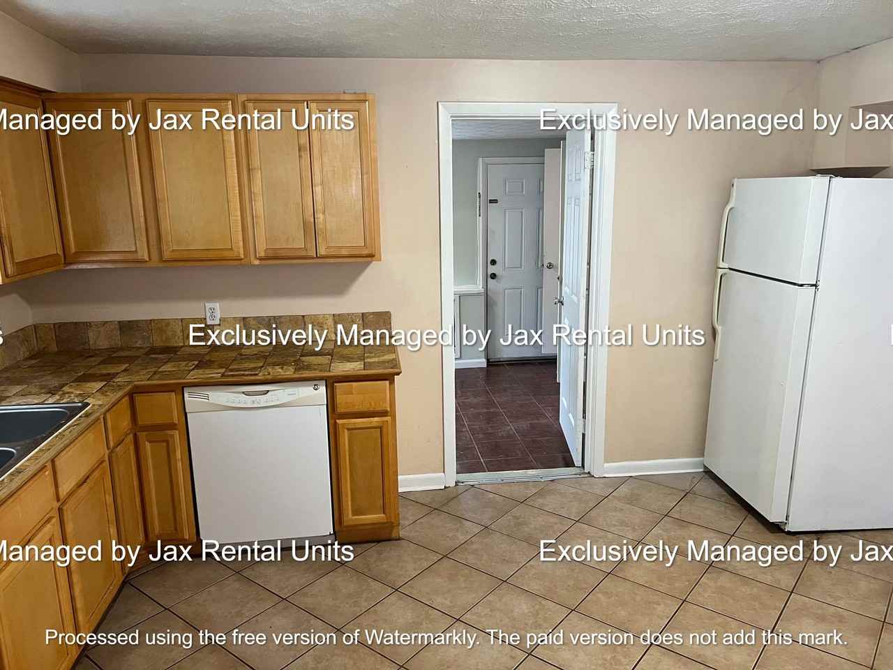 628 Meteor St - Photo 3 of 15