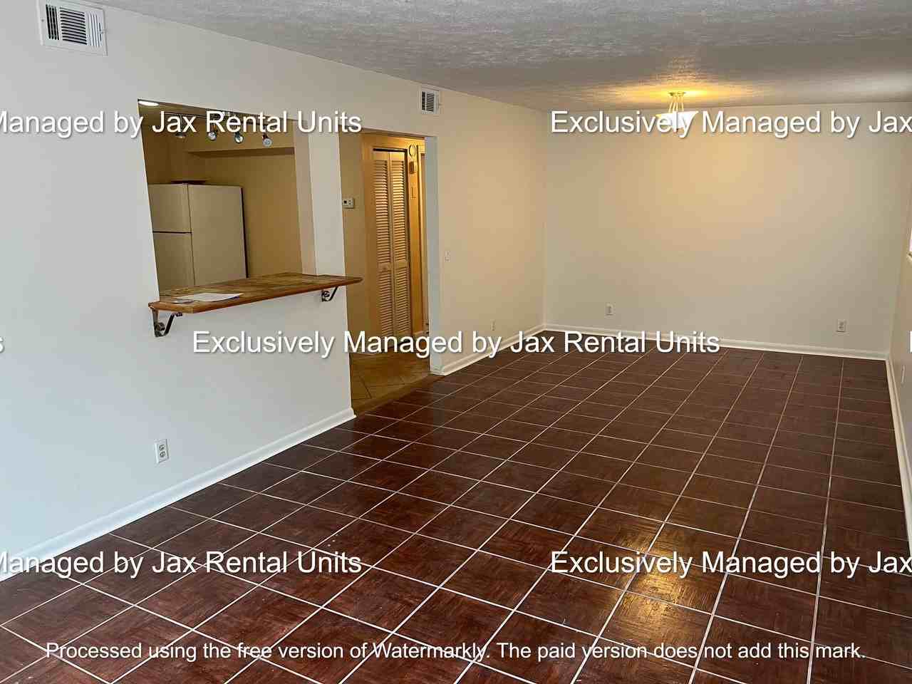 628 Meteor St - Photo 4 of 15