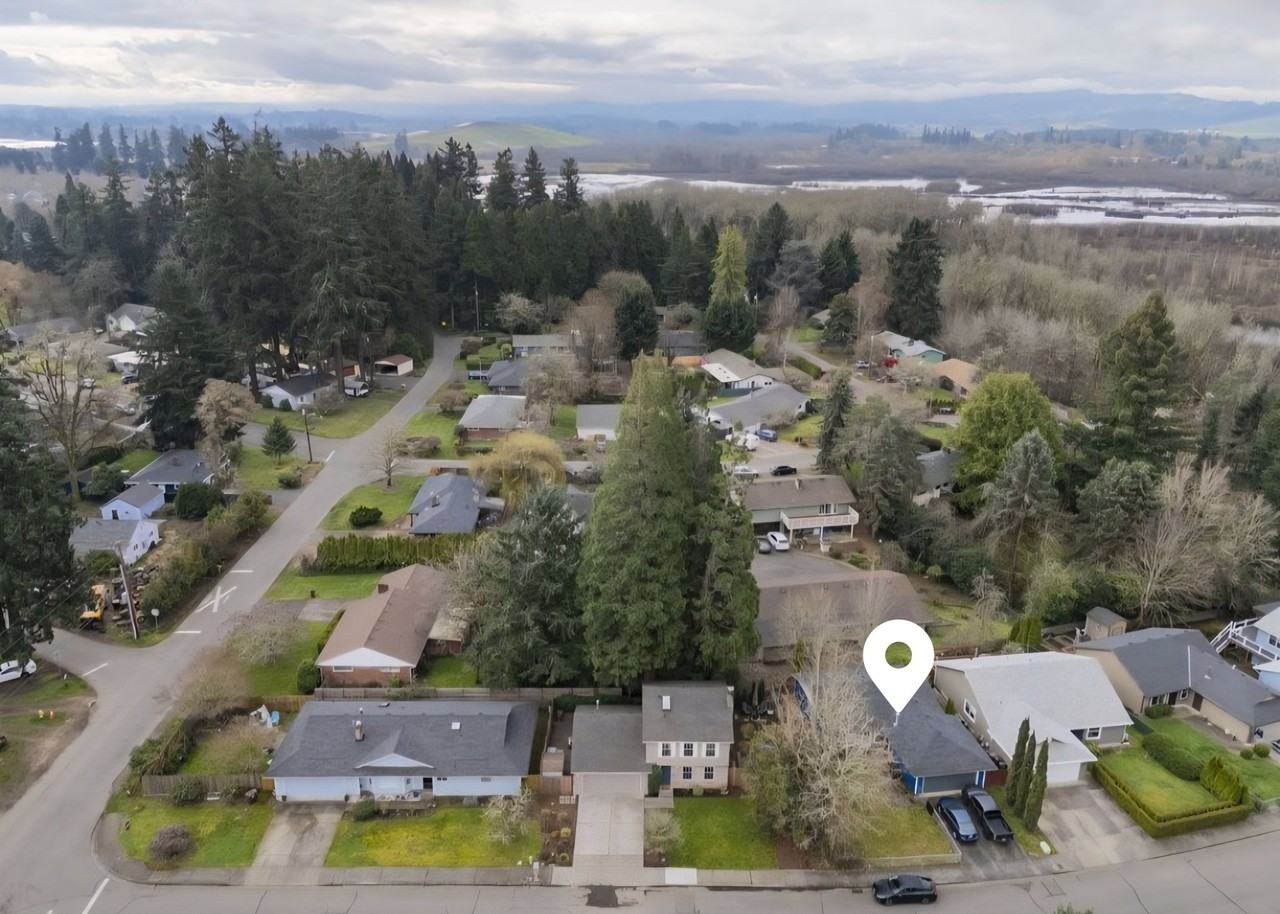 650 Se Alder Ct - Photo 3 of 12