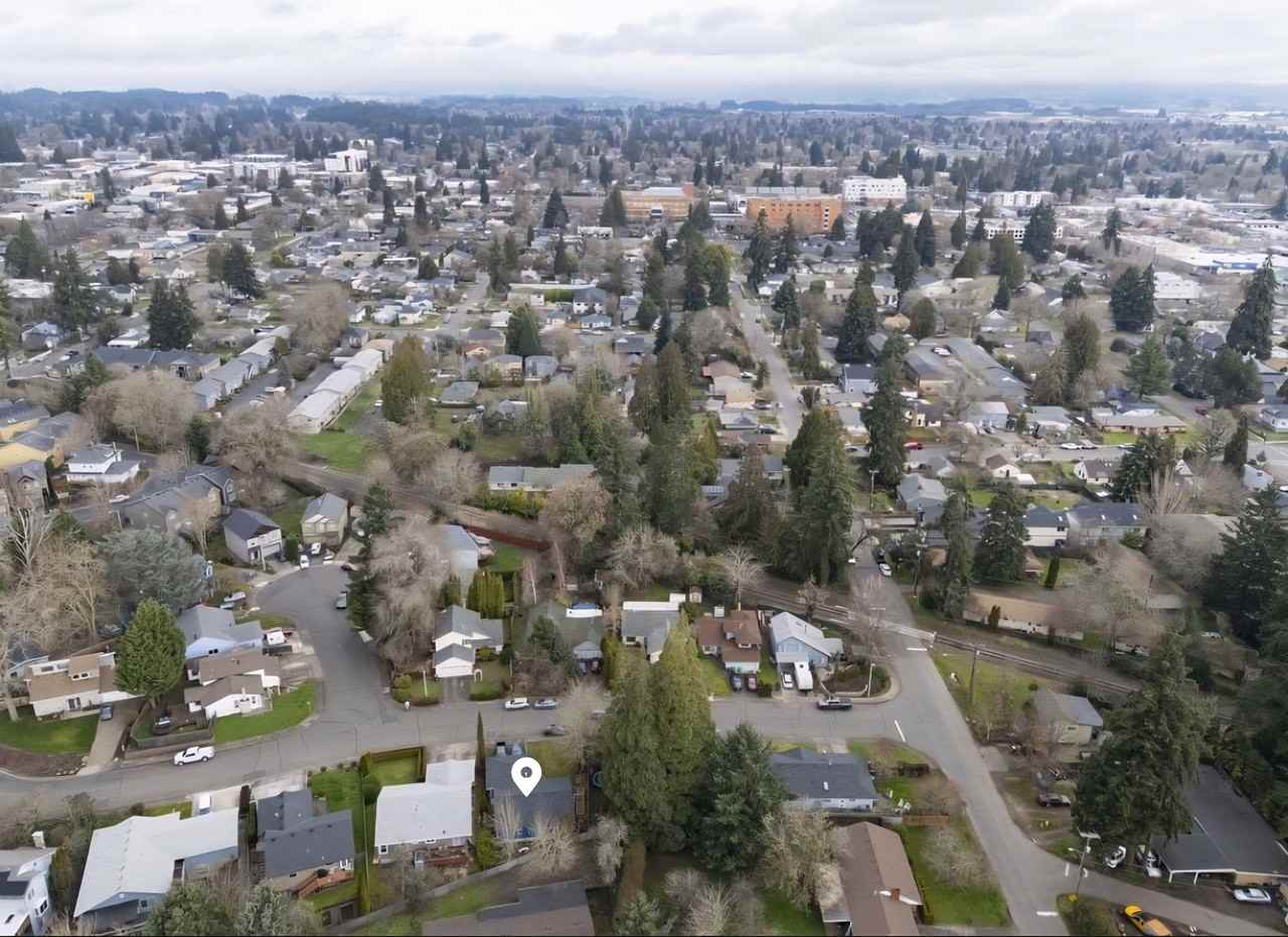 650 Se Alder Ct - Photo 7 of 12