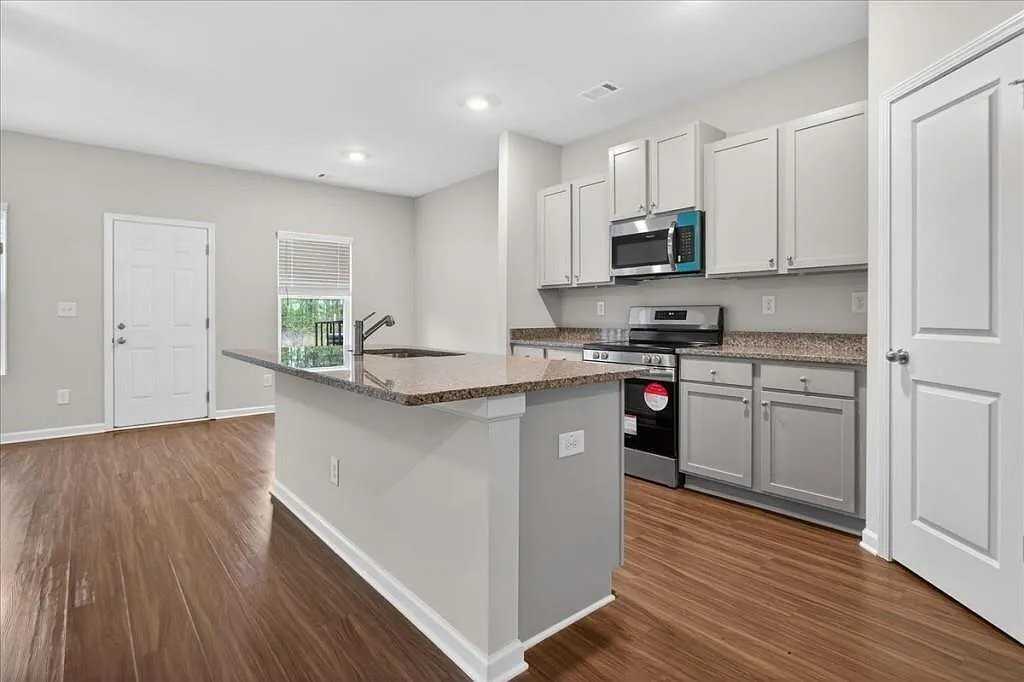 109 Brexley Dr - Photo 4 of 20