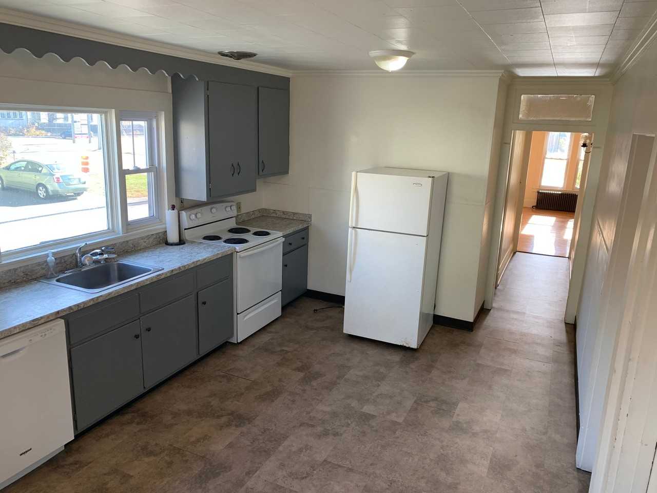 88 Roxbury St #1 - Photo 3 of 17