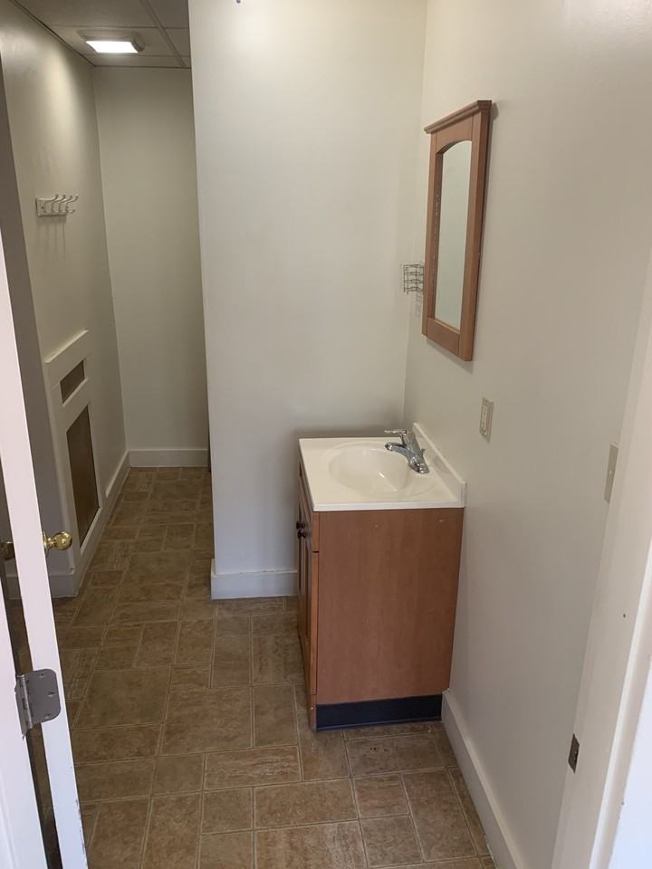 88 Roxbury St #1 - Photo 5 of 17