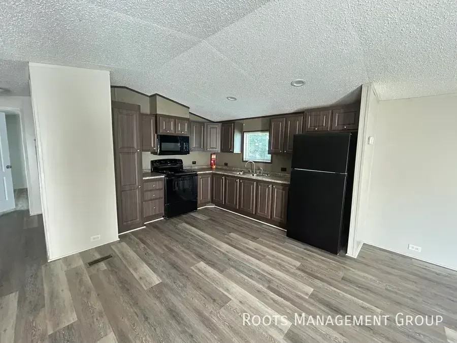 22 Riviera Courts Dr #22 - Photo 3 of 16