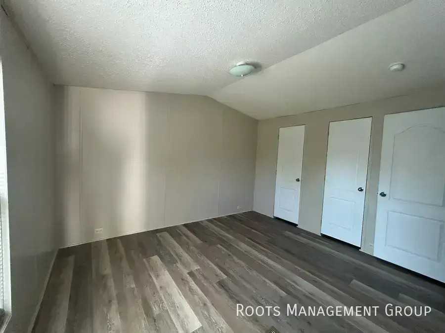22 Riviera Courts Dr #22 - Photo 5 of 16