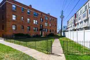 613 Hamlin St Ne #8 - Photo 1 of 1