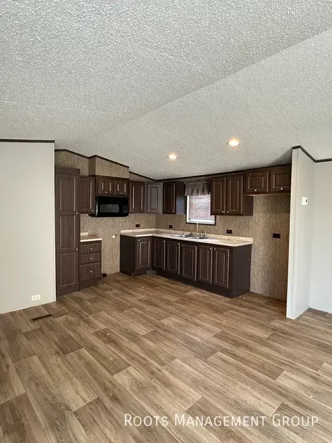 172 Riviera Courts Dr #172 - Photo 2 of 15