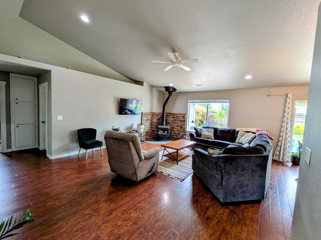 3003 Cheltenham Way - Photo 2 of 20