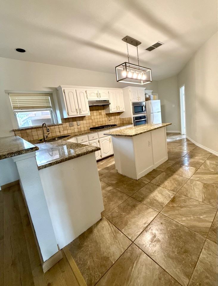 610 Butternut Dr - Photo 3 of 23
