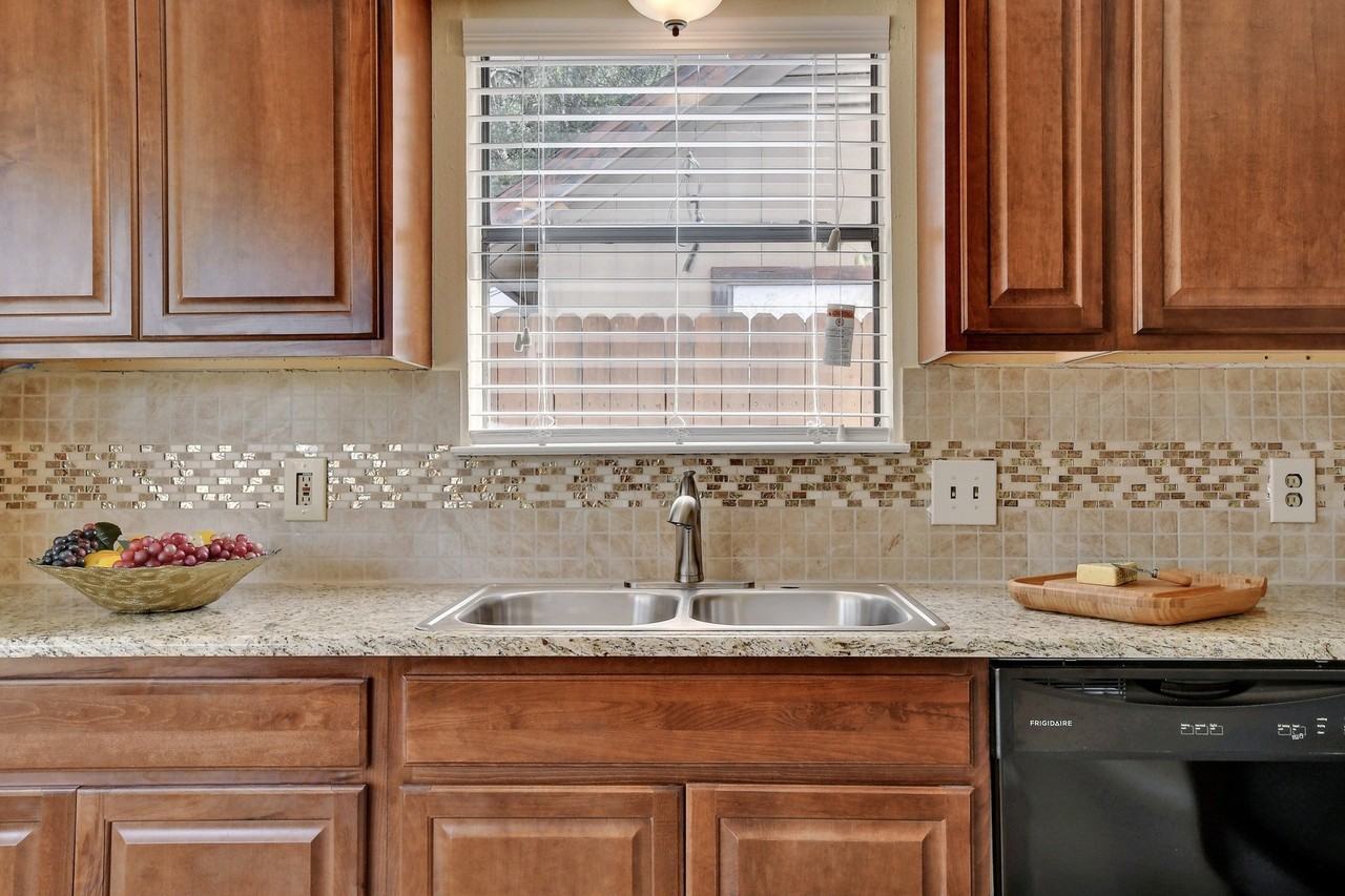 1622 Peachtree Valley Dr - Photo 6 of 20