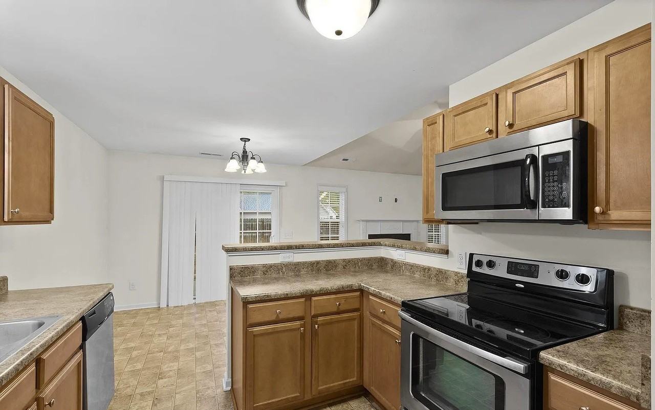 1003 Wt Whitehead Dr - Photo 5 of 19