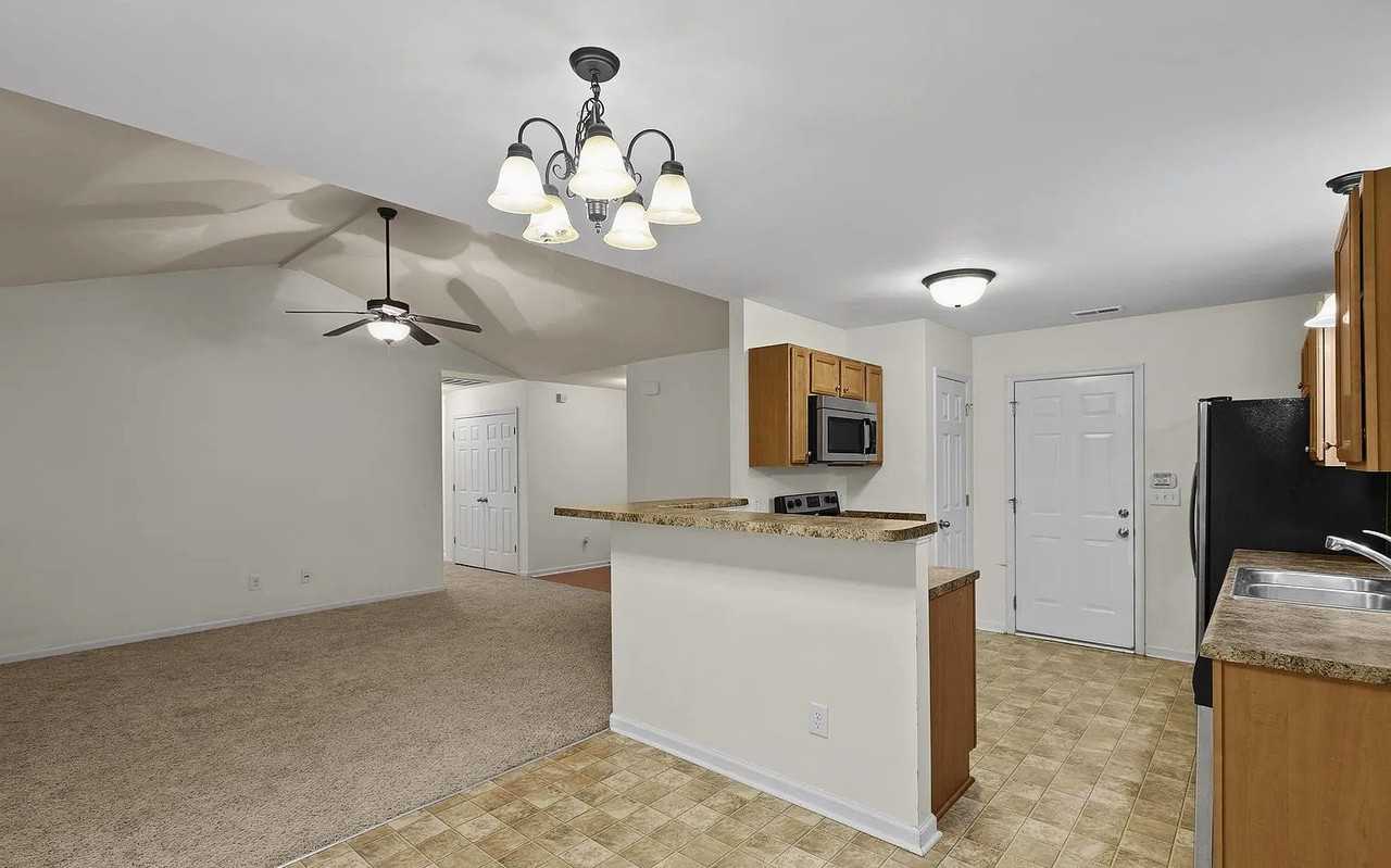 1003 Wt Whitehead Dr - Photo 6 of 19