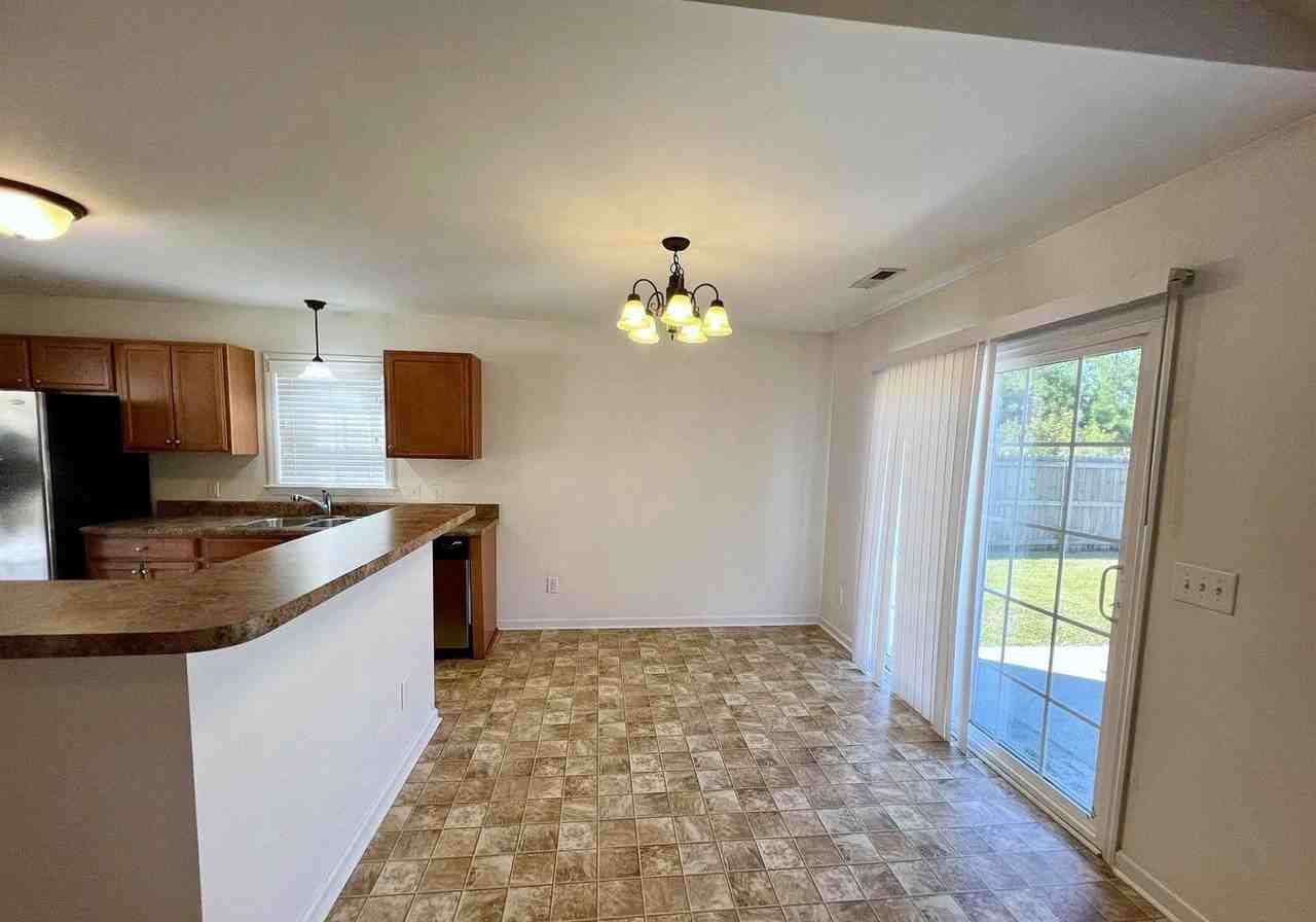 1003 Wt Whitehead Dr - Photo 7 of 19