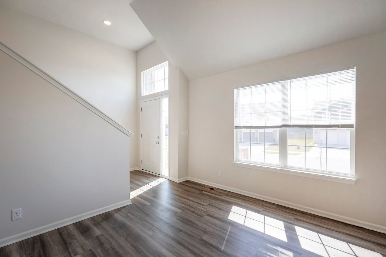 707 Shane Ln - Photo 3 of 19