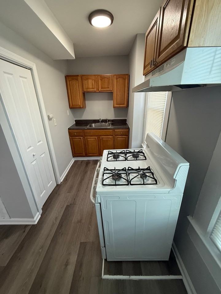28 E 17th St #2 - Photo 2 of 9