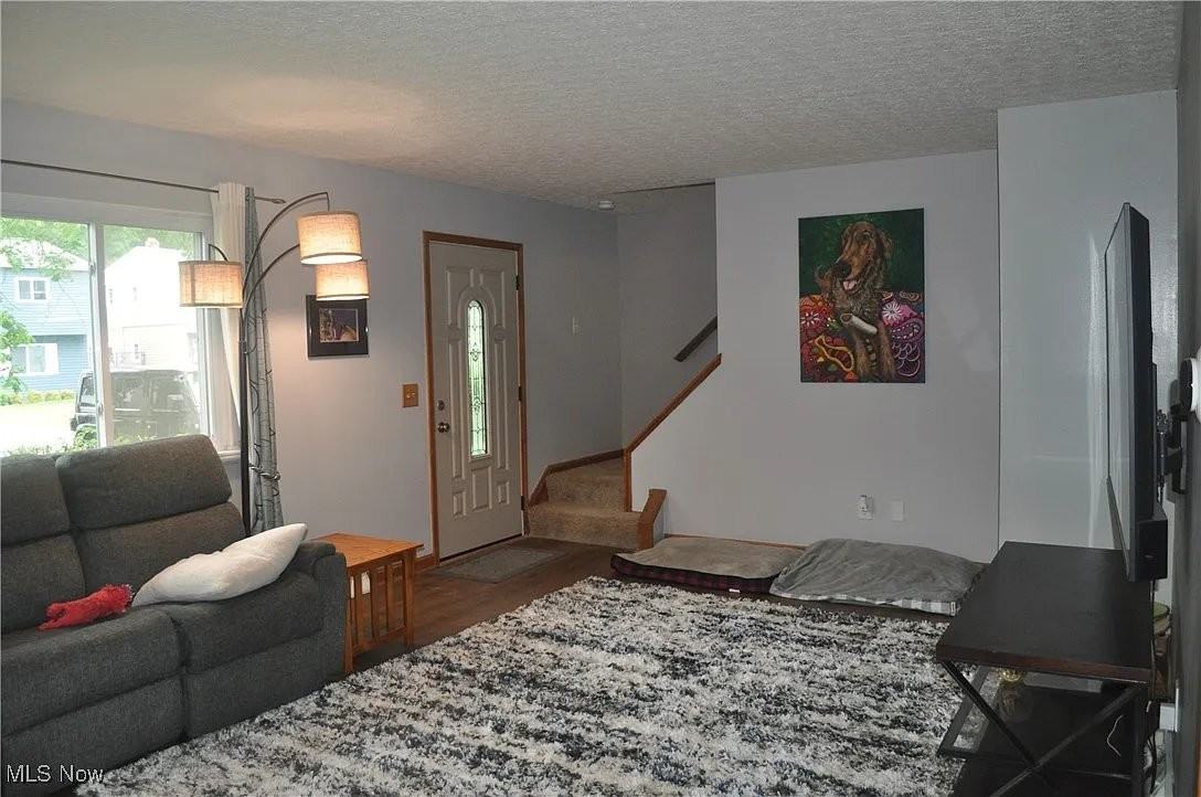 265 Parkway Dr - Photo 2 of 14
