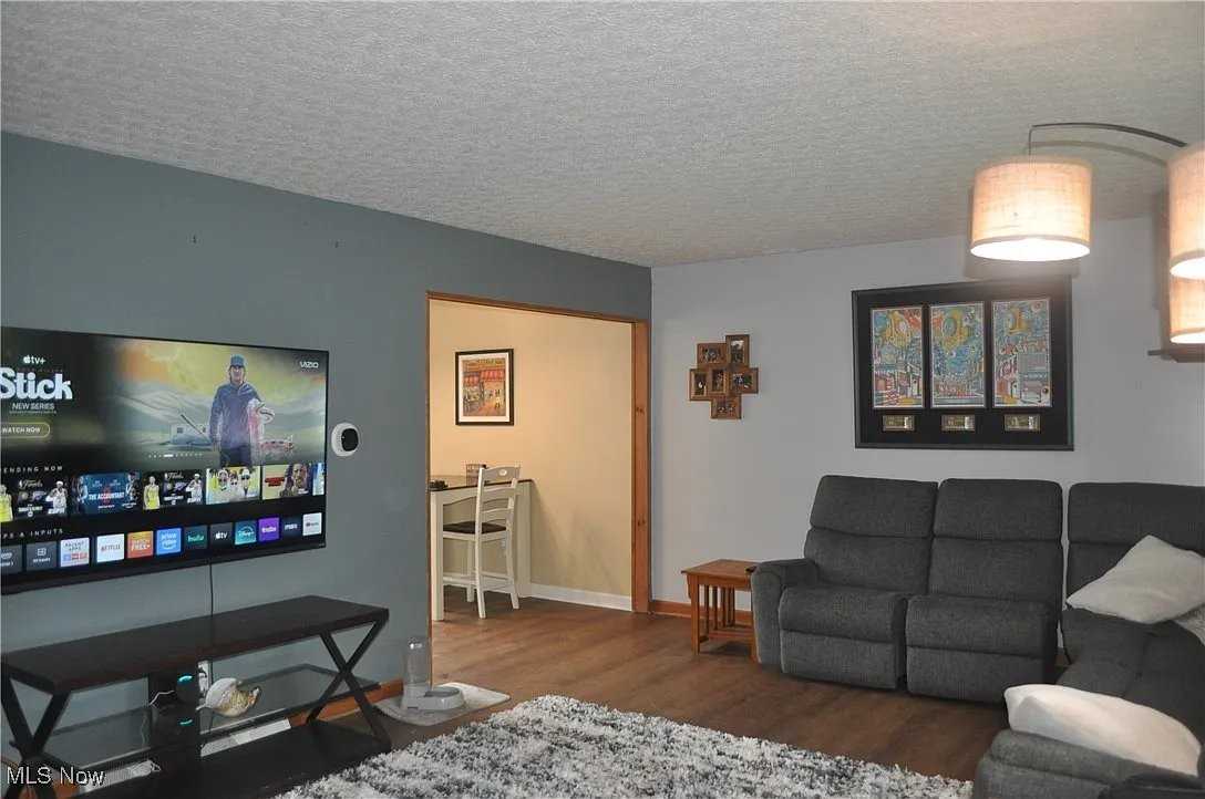 265 Parkway Dr - Photo 3 of 14