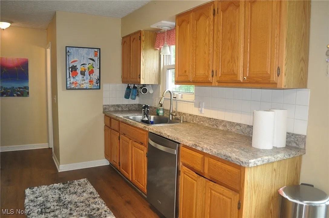265 Parkway Dr - Photo 4 of 14