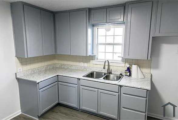310 N C St - Photo 4 of 9