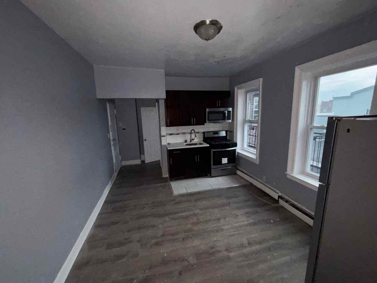 149 Zabriskie St - Photo 5 of 5