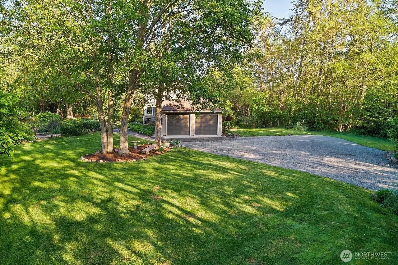 33 N Bay Ln - Photo 3 of 20