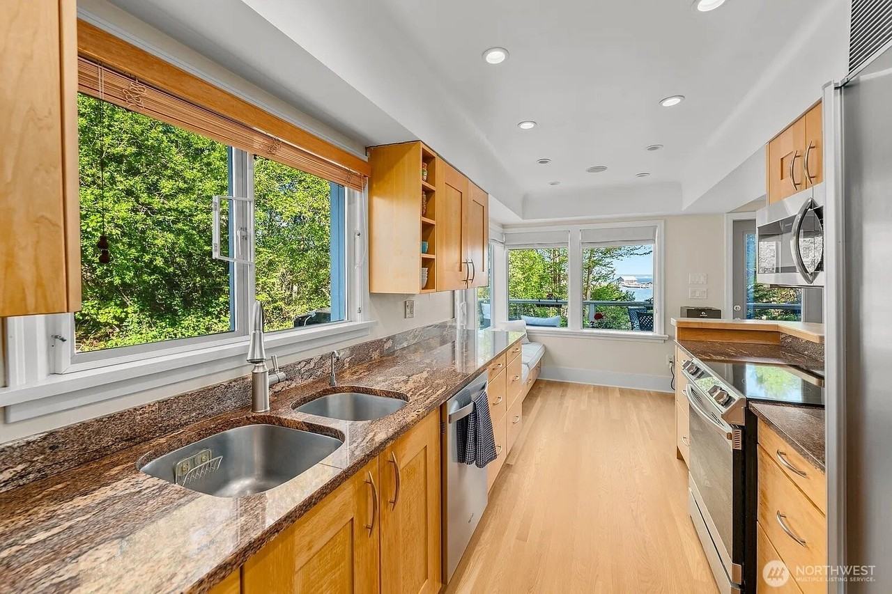 33 N Bay Ln - Photo 6 of 20